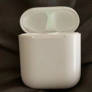 2nd Gen Apple AirPods Charging case
